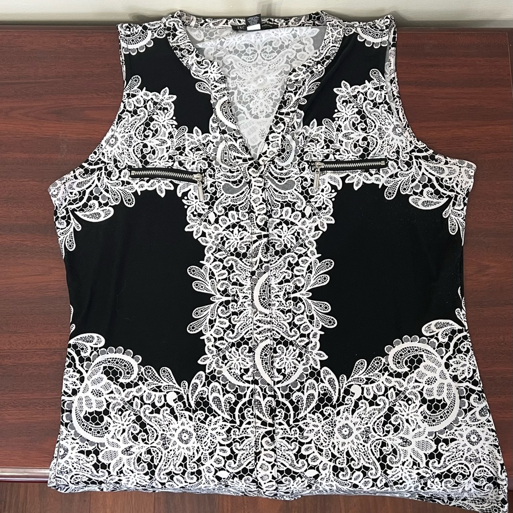 COPY - Misses, INC V-Neck Sleeveless Black and White Top